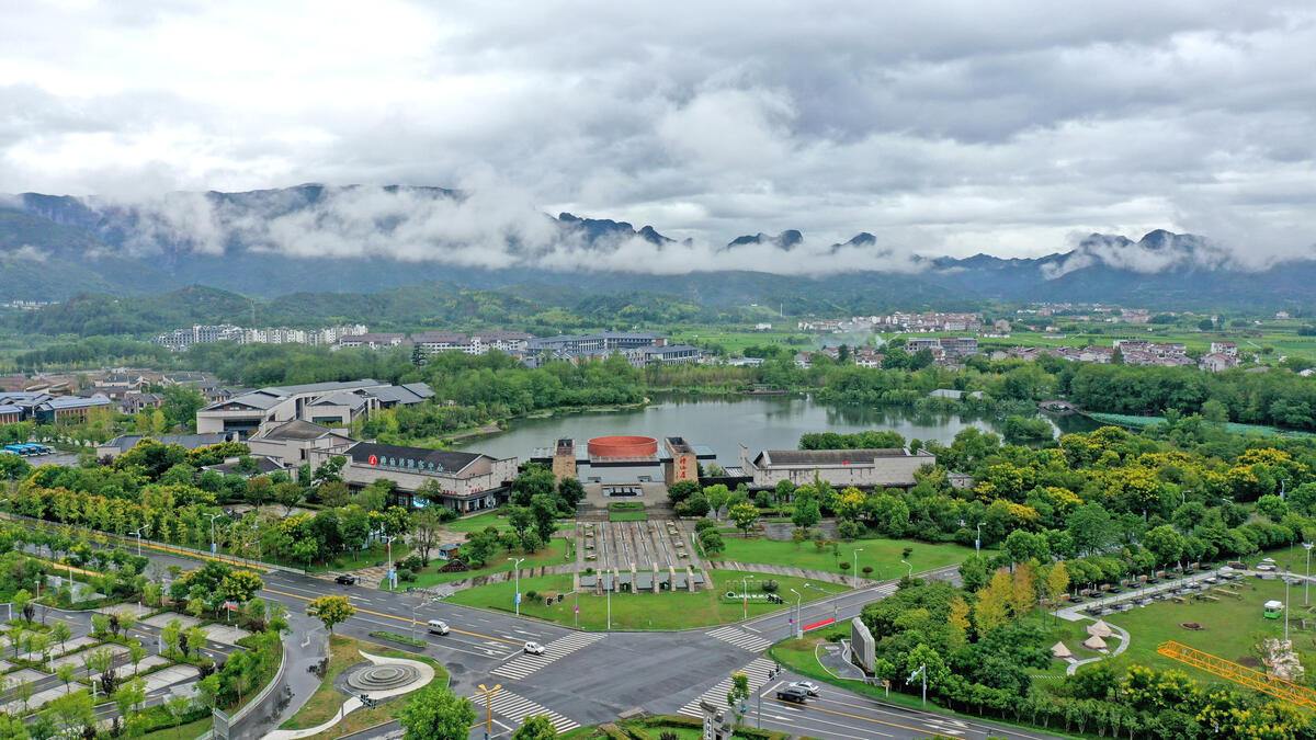 The former wasteland became a wetland park to help rural tourism