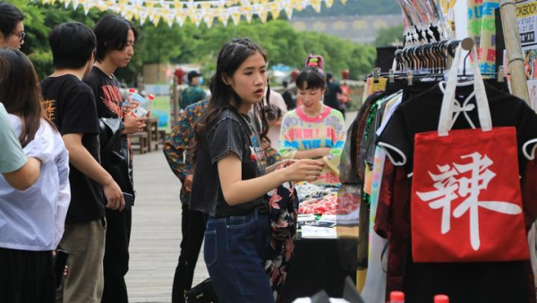 2020 Dinghai Night Market opened in Zhoushan