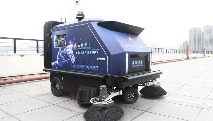 5G and AI empowered robot cleaner appears in Hangzhou