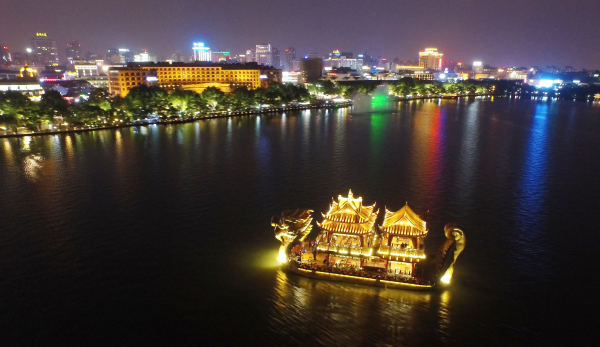 Four ways to explore Hangzhou at night
