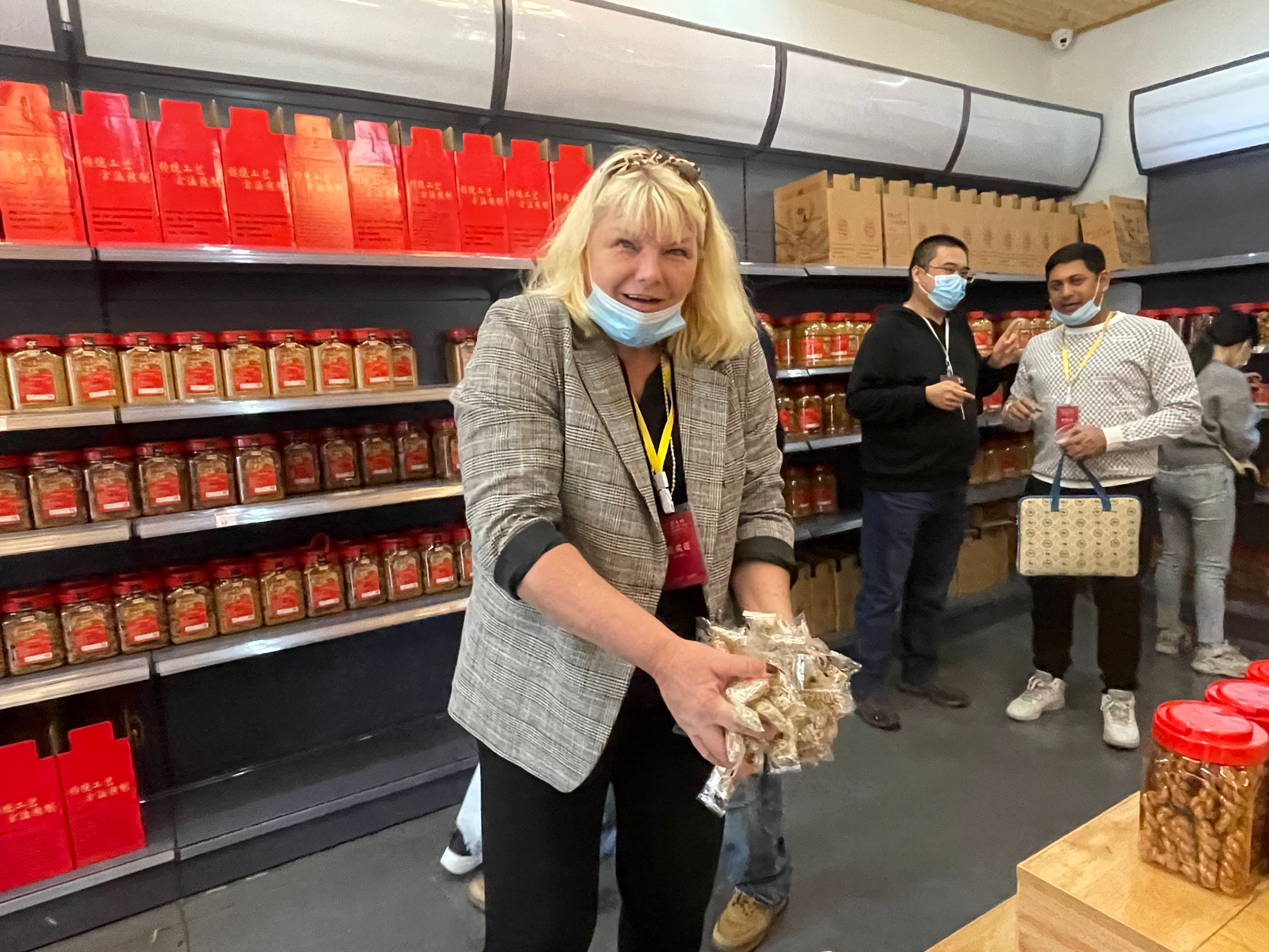 Yiwu's folk customs and beautiful countryside impress foreign influencers