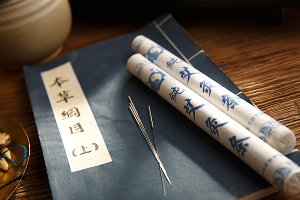 Moxibustion: a traditional Chinese medicine treatment for self-protection and self-treatment under self-quarantine 居家隔离中医药防治新冠肺炎指南：艾灸