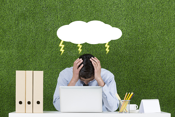 How to deal with our constant anxiety during the pandemic outbreak? 疫情期间出现持续的焦虑状态该怎么办？