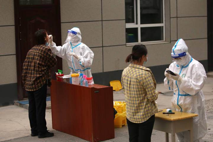 Chinese mainland records 382 new confirmed COVID-19 cases