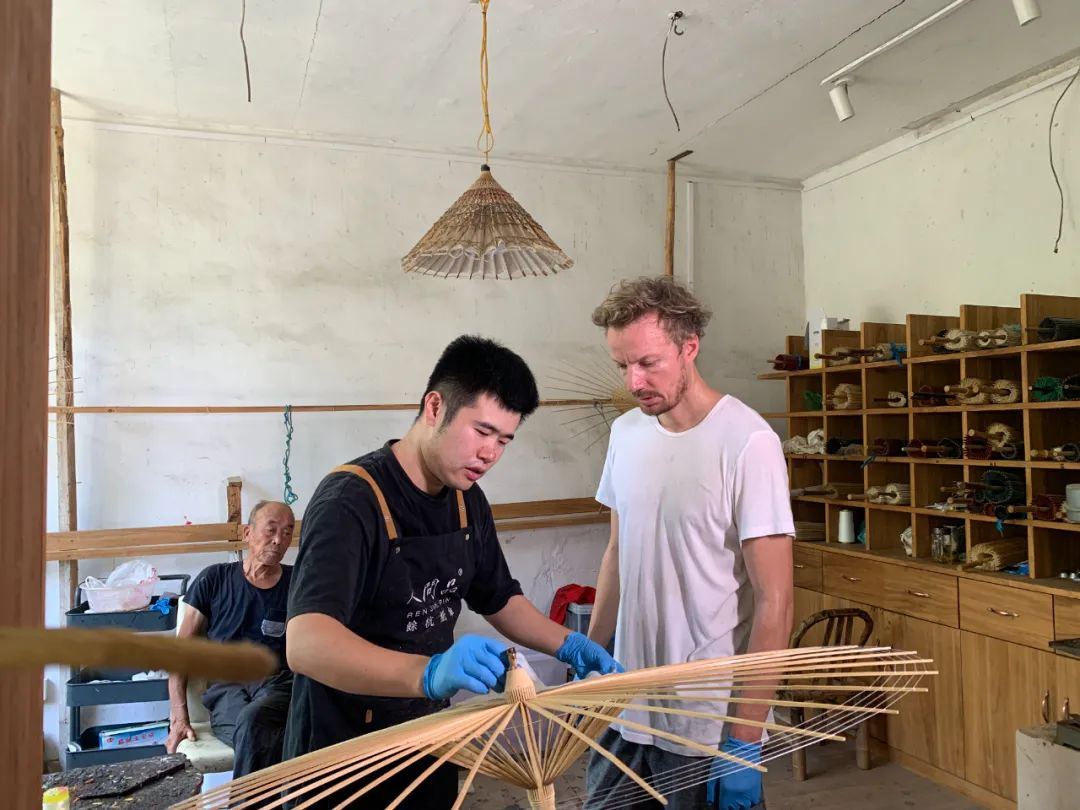 German designer's journey to explore the art of Chinese oil-paper umbrellas in Zhejiang