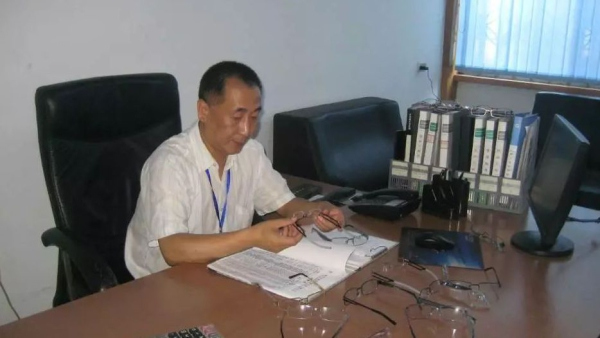 Selling glasses to North America: a 40-year fighting story of Zhejiang businessman